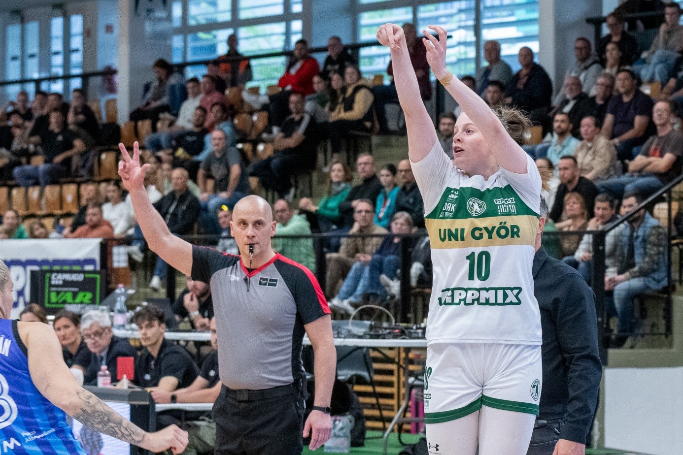 Réka Dombai, student of Széchenyi István University and point guard for Serco Uni Győr, won a bronze medal with the Hungarian women’s basketball team at the Universiade (Photo: András Adorján)